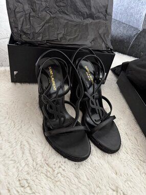 YVES SAINT LAURENT - Cassandra Wedges